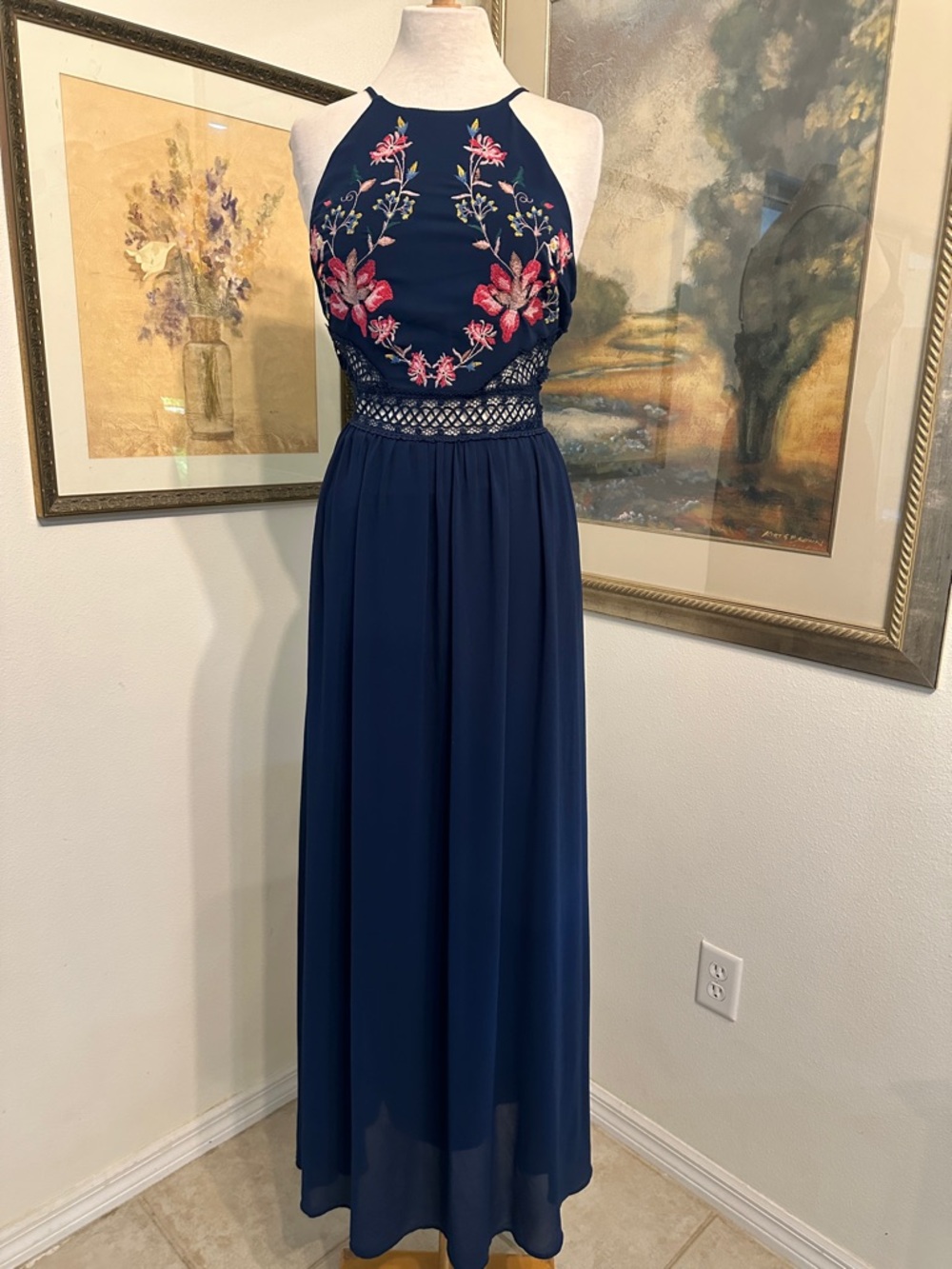 NWT Soieblu Navy Floral/Lace Embroidered Halter Maxi Dress w/Adj Straps -Large - Picture 2 of 15